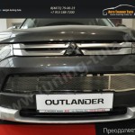 Накладка на решетку в бампер Митсубиши Outlander 2012-14