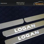 Накладки на пороги (лист зеркальный надпись Logan) Renault Logan 2015+